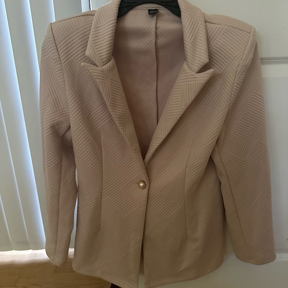 SHEIN Tan Blazer with Notched Lapels and Tailored Fit